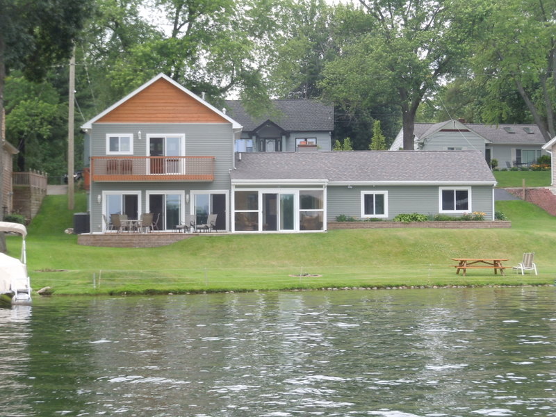 Lakefront homes on White Lake in White Lake Township MI